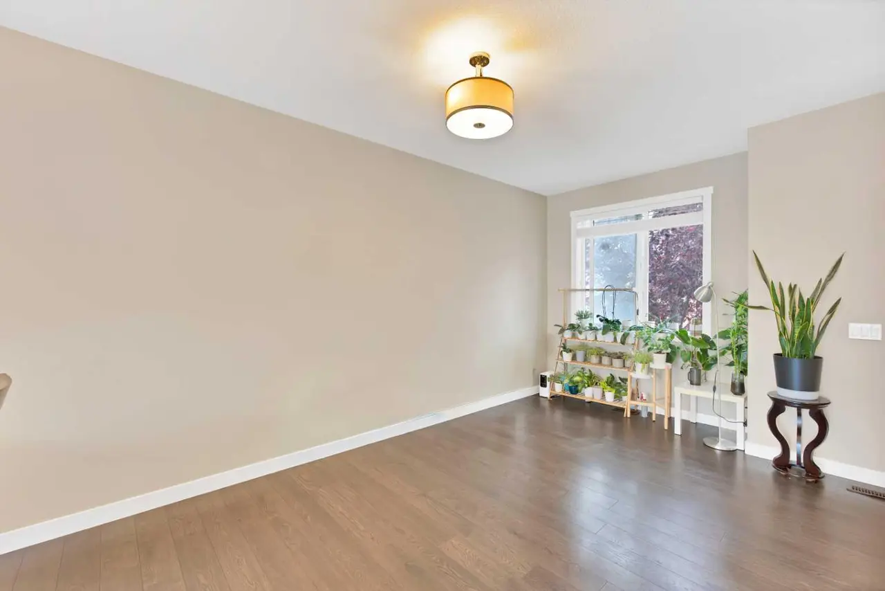 563 EVANSTON Manor NW