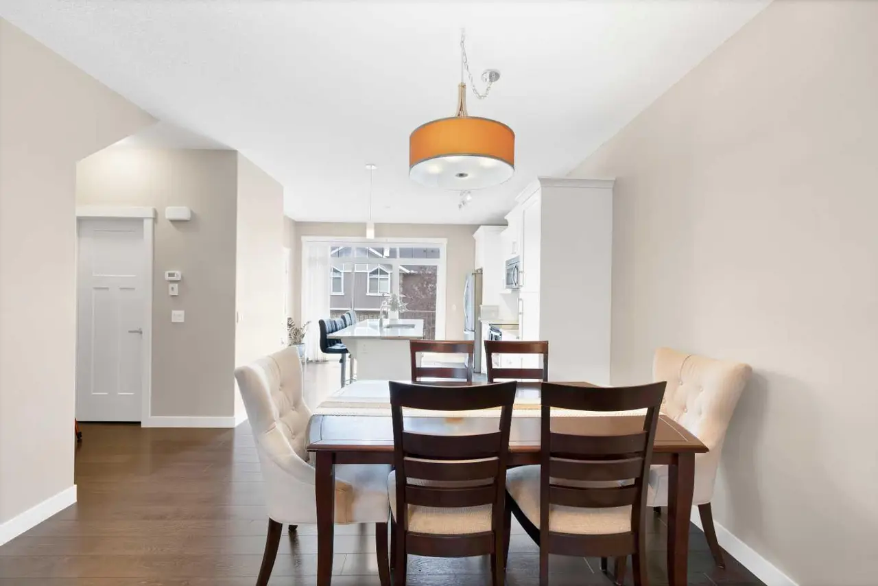 563 EVANSTON Manor NW
