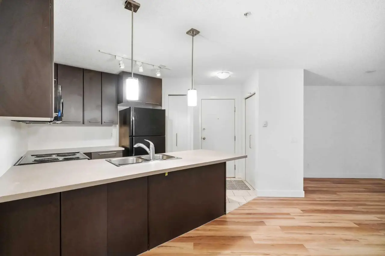 235, 35 Richard Court SW