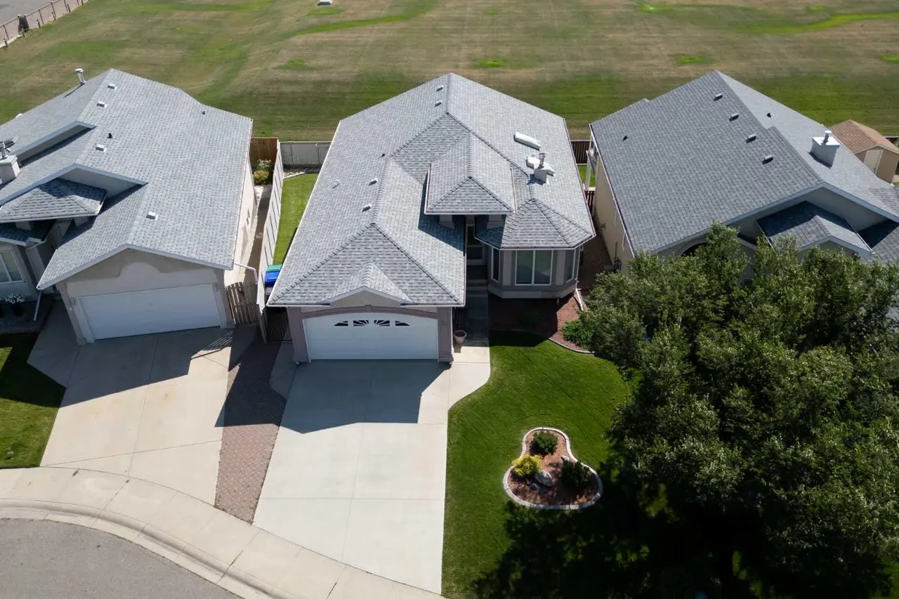 34 Fairmont Crescent S