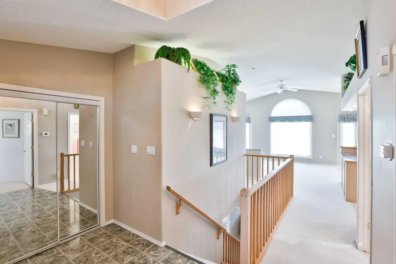 34 Fairmont Crescent S