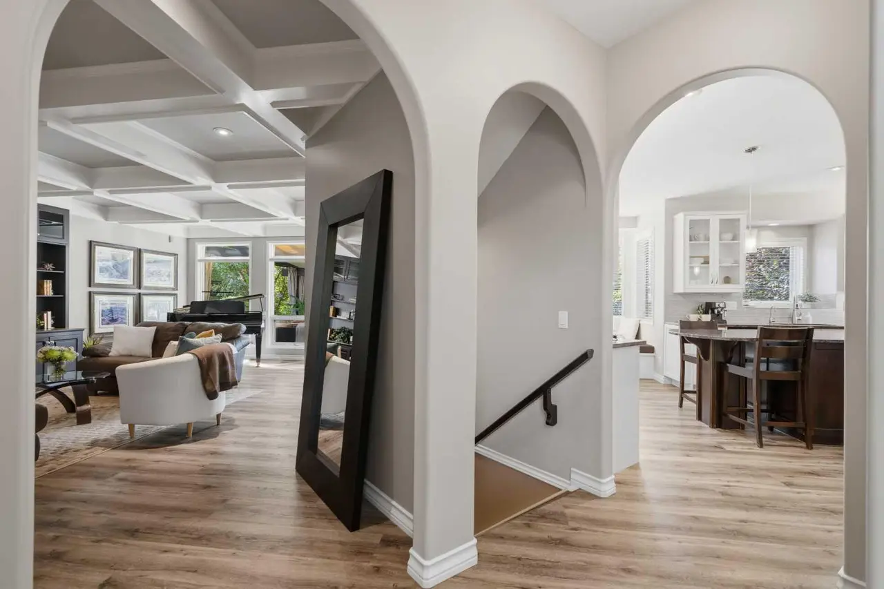 5 Sunset Way SE