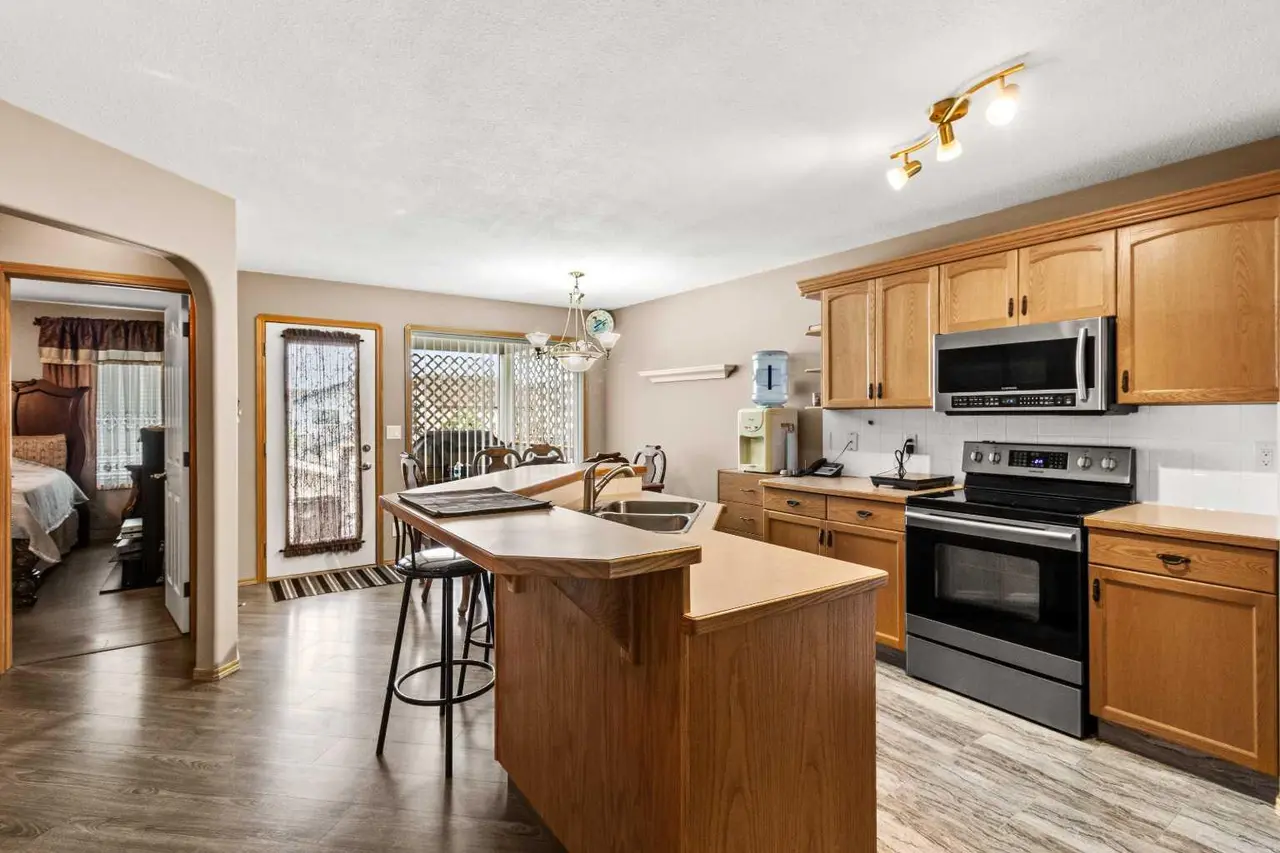 131 Deschner Close 