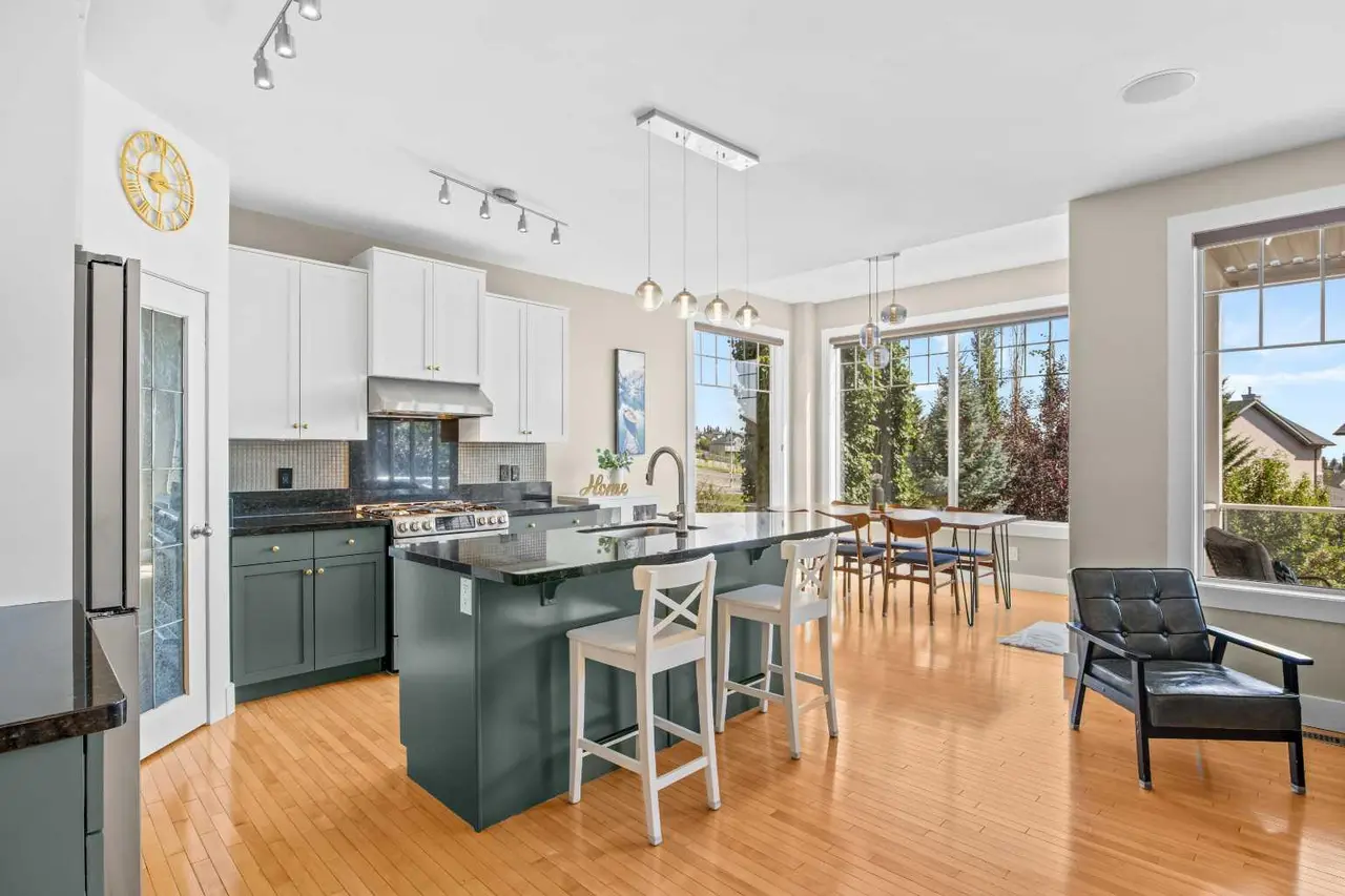 122 Springborough Point SW