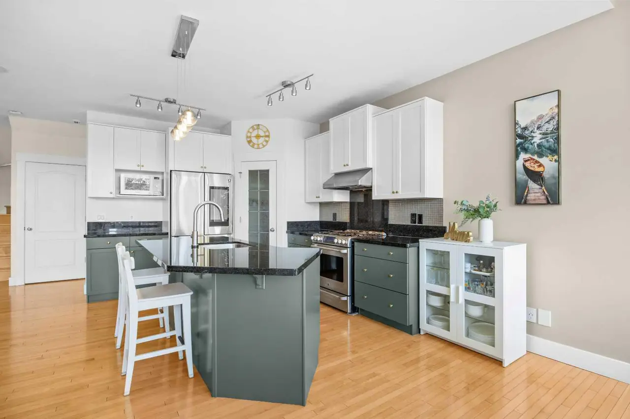 122 Springborough Point SW