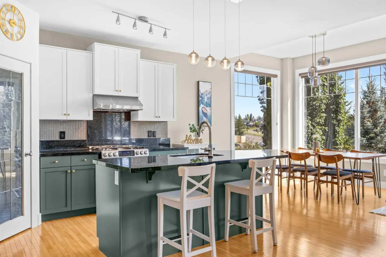 122 Springborough Point SW