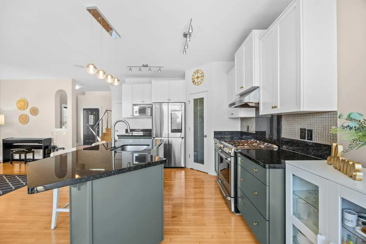 122 Springborough Point SW