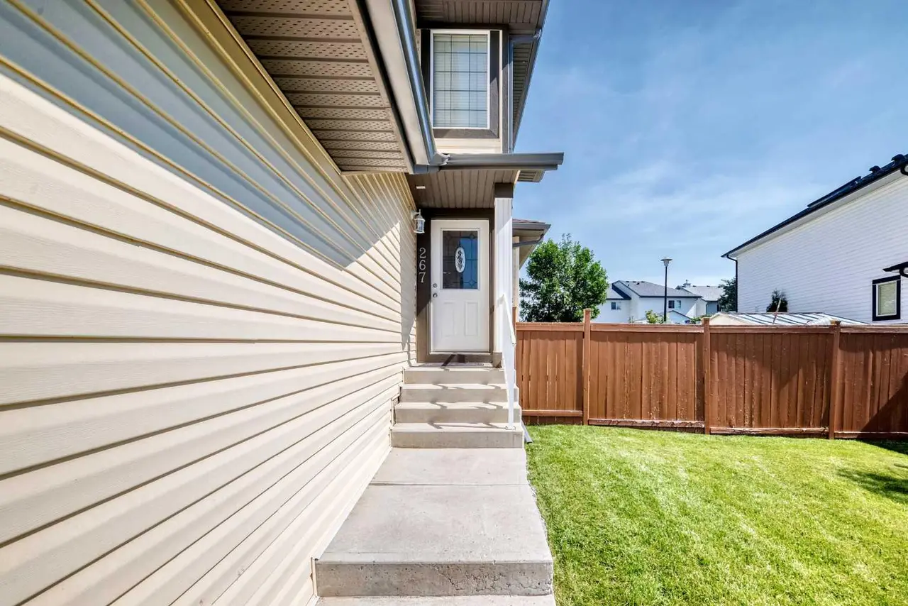 267 Taravista Street NE
