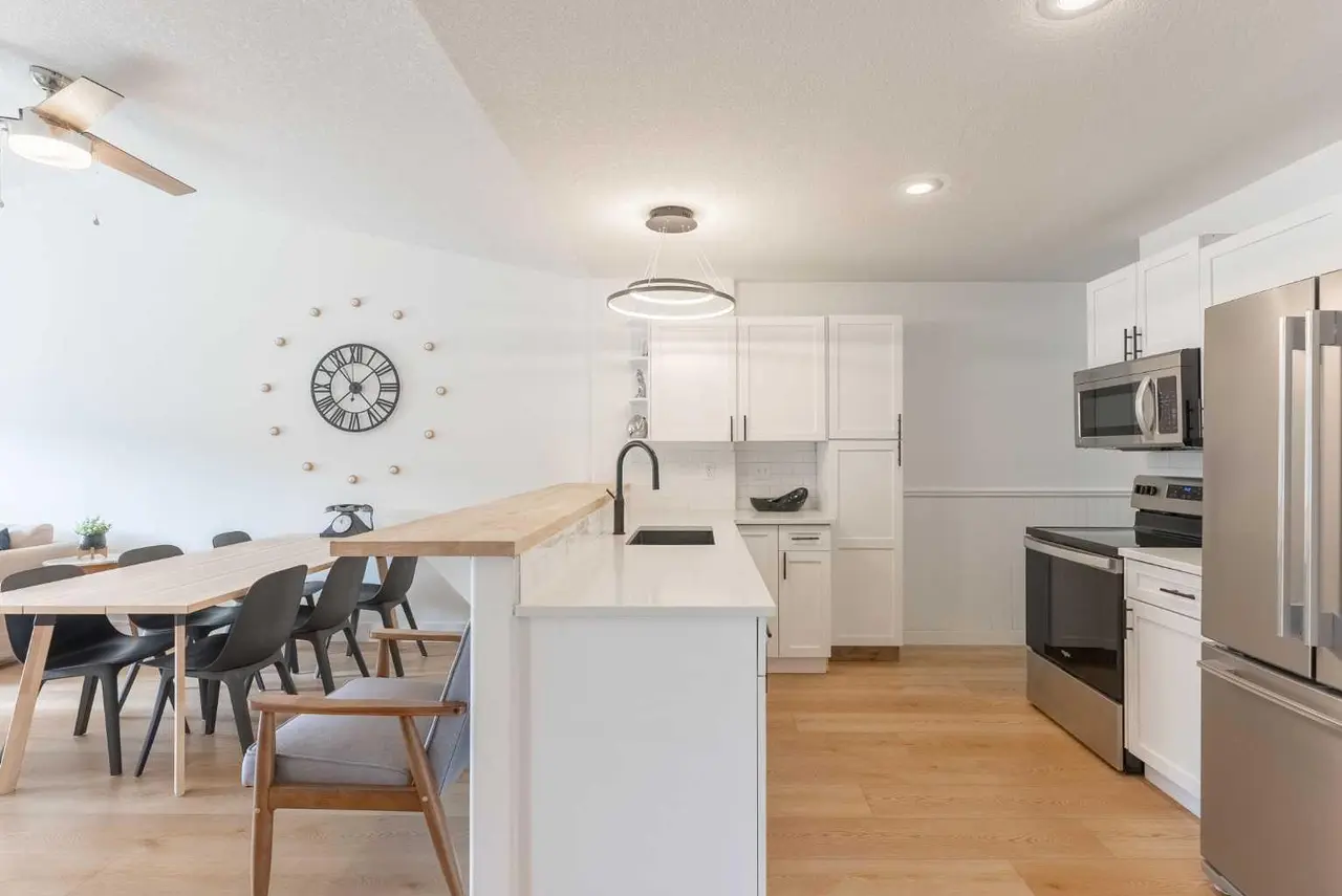 A, 414 Canyon Boulevard W