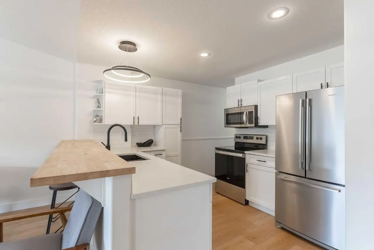 A, 414 Canyon Boulevard W