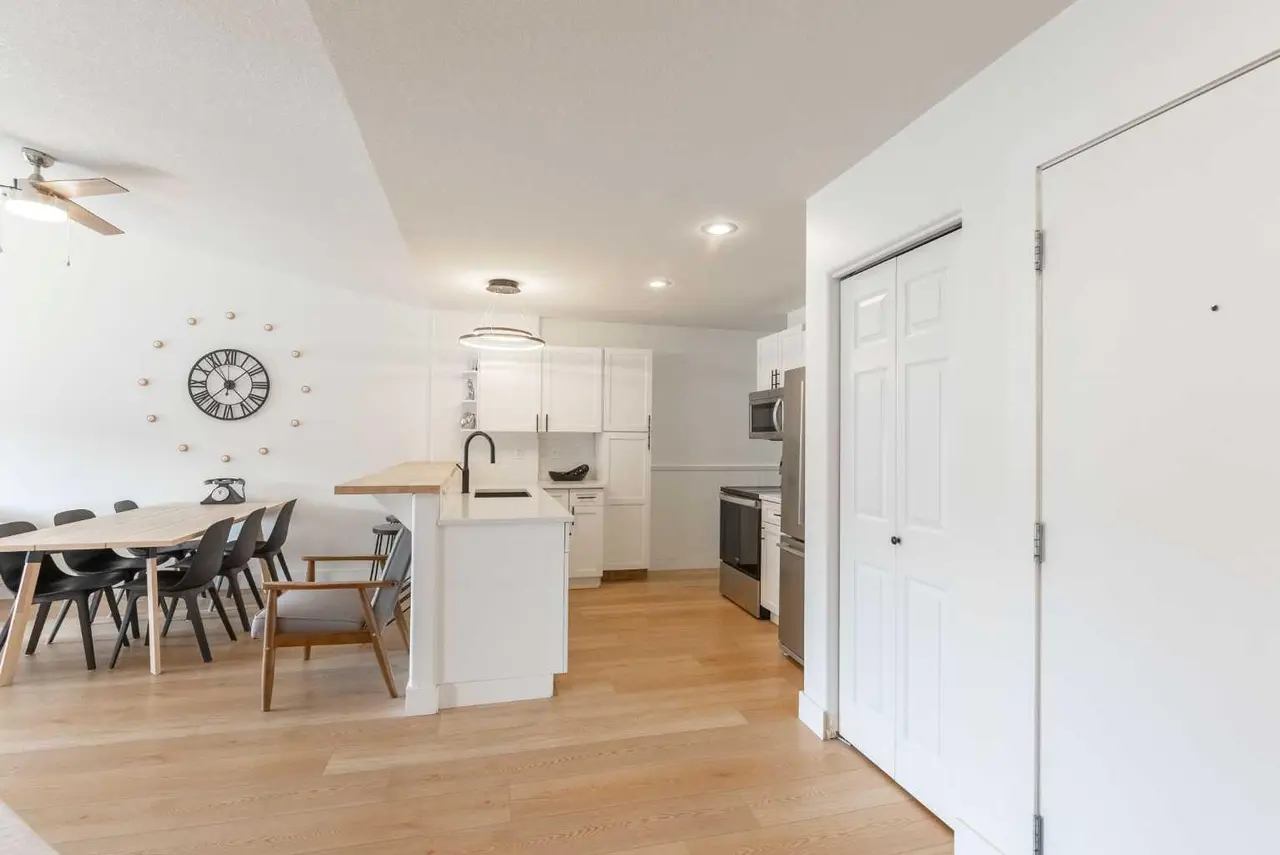A, 414 Canyon Boulevard W