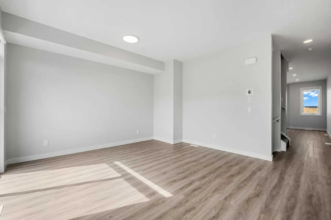 802, 4 Sage Hill Rise NW