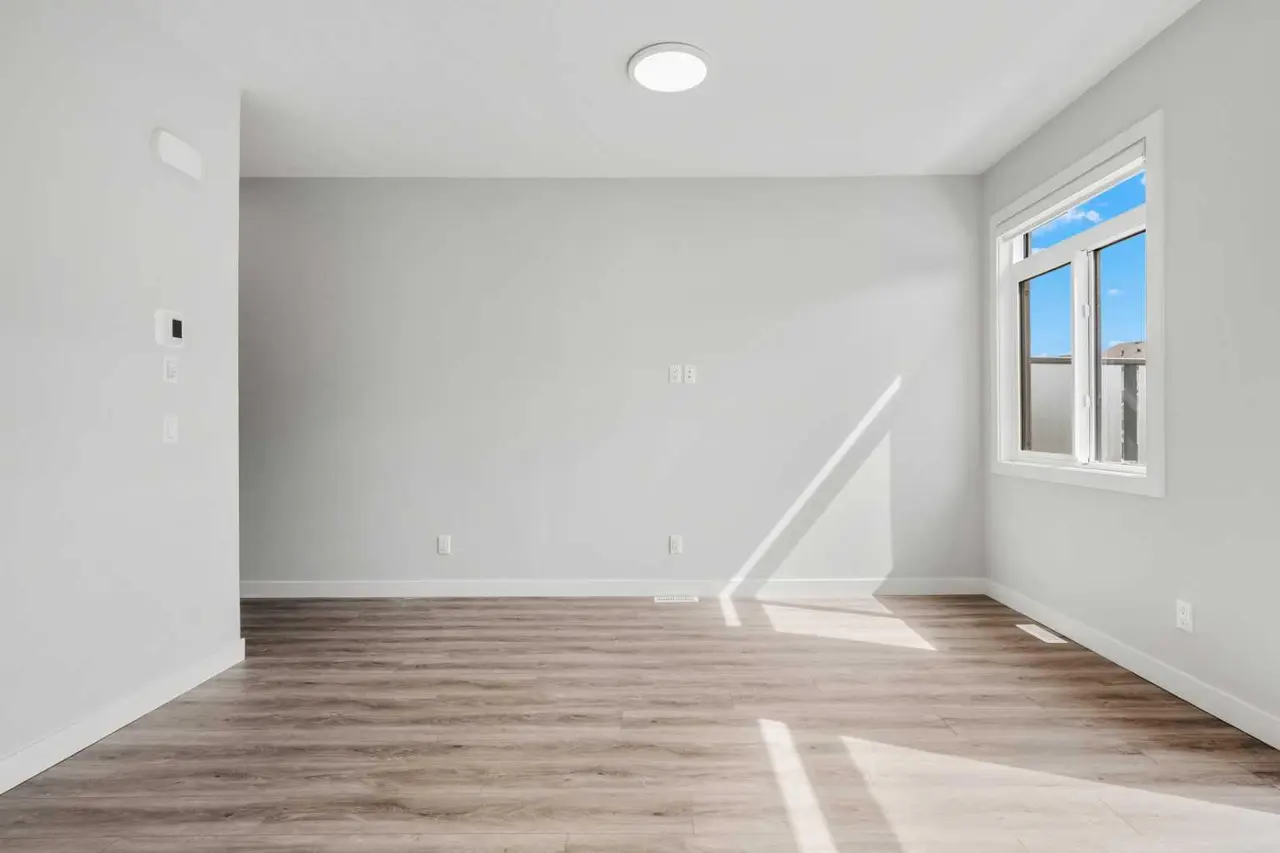 802, 4 Sage Hill Rise NW