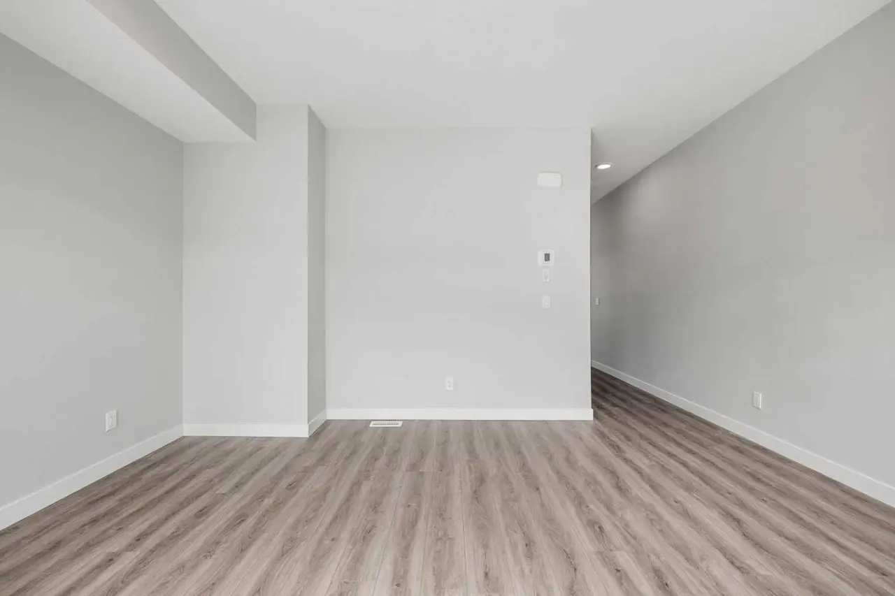802, 4 Sage Hill Rise NW