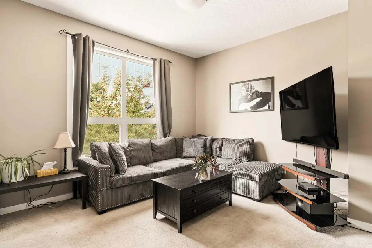 316 Cranfield Common SE