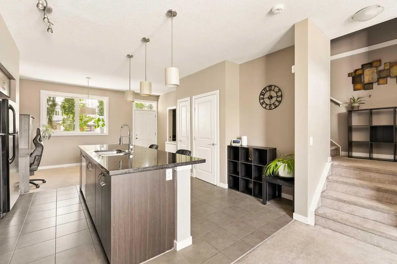 316 Cranfield Common SE