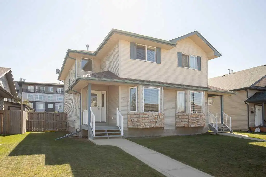 127 Lyons Close 