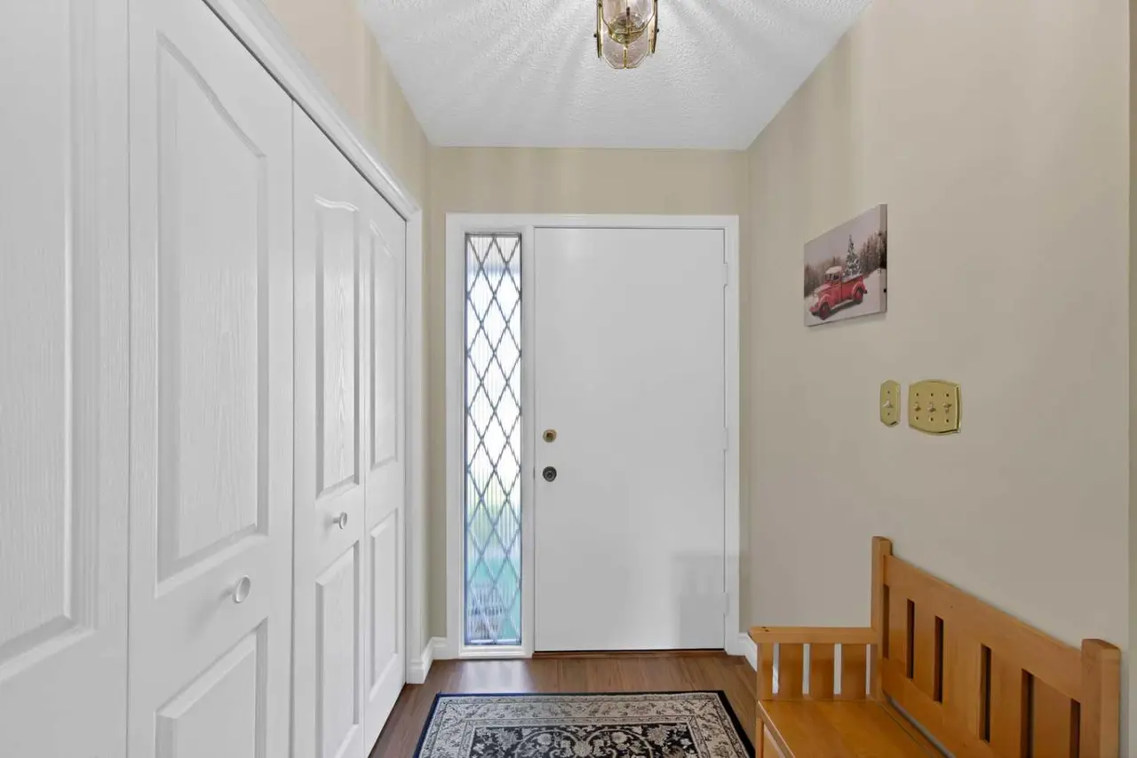 256 Parkwood Close SE