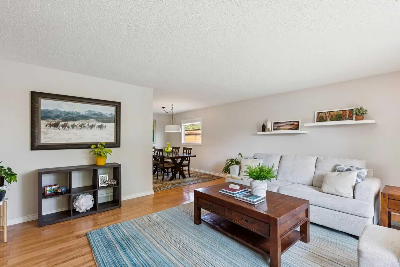 1515 Lake Bonavista Drive SE