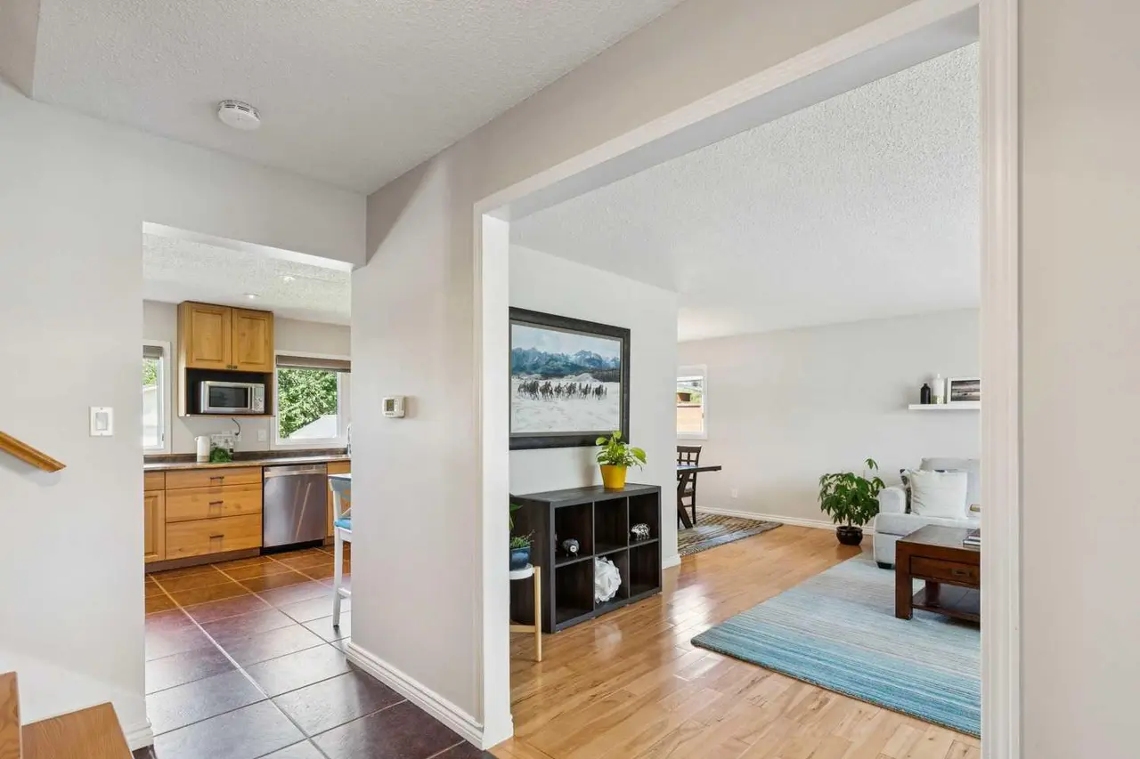 1515 Lake Bonavista Drive SE