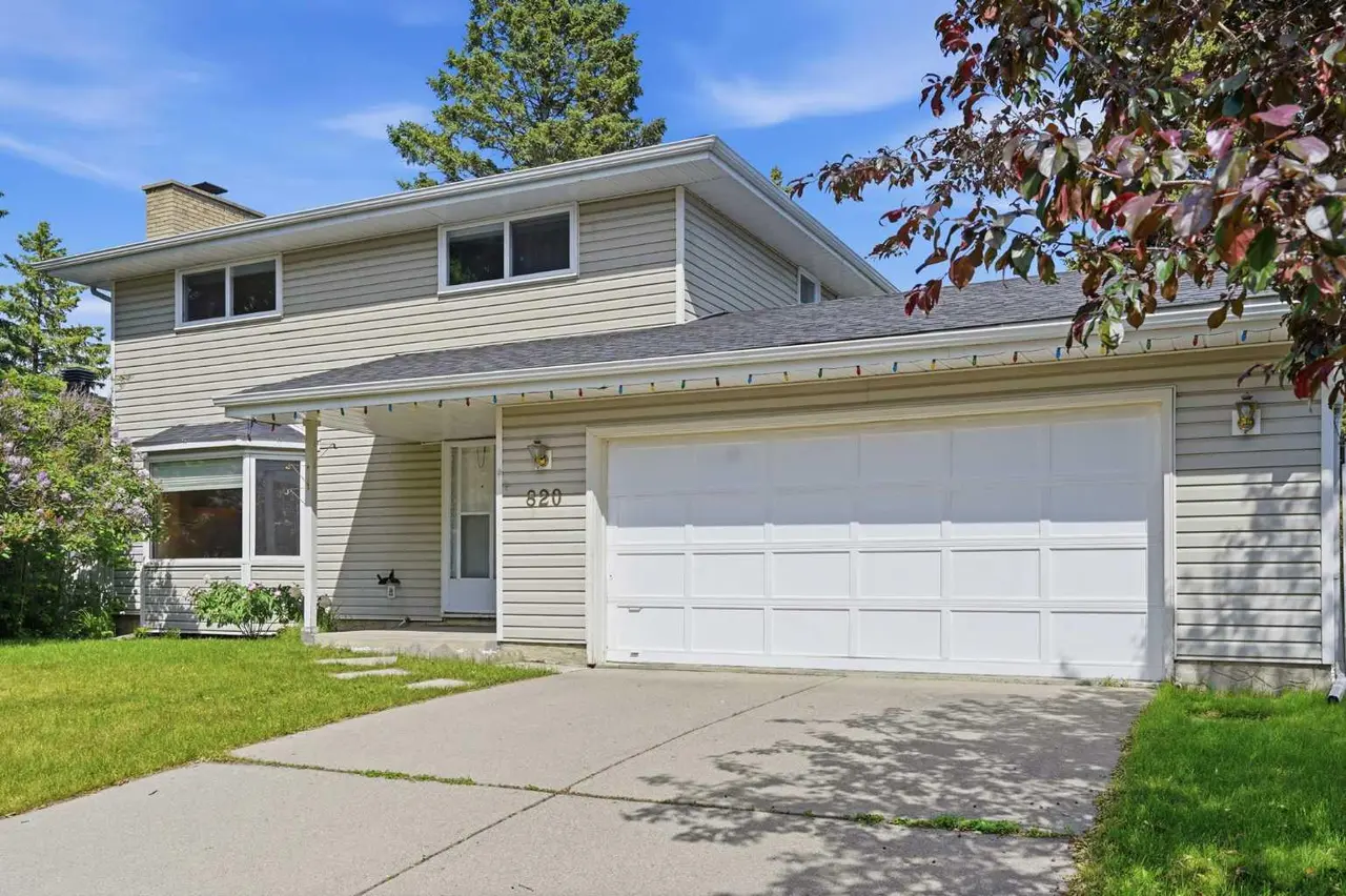 820 Canford Crescent SW