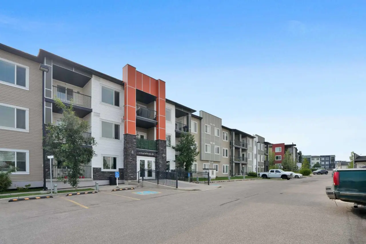 118, 16 Sage Hill Terrace NW