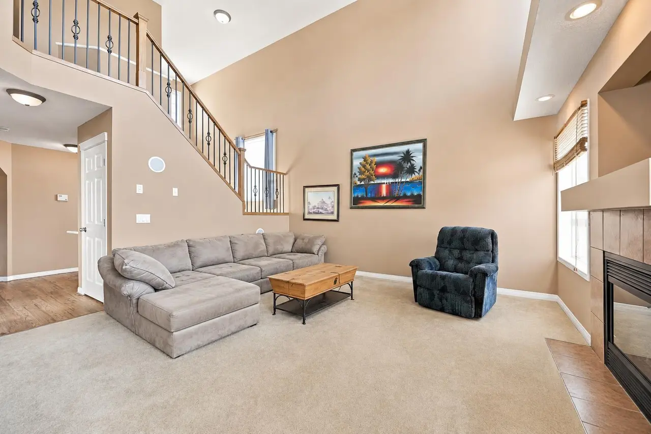 230 Panamount Grove NW