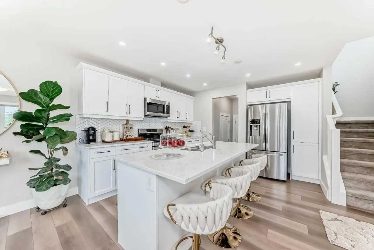 8 Yorkville Link SW
