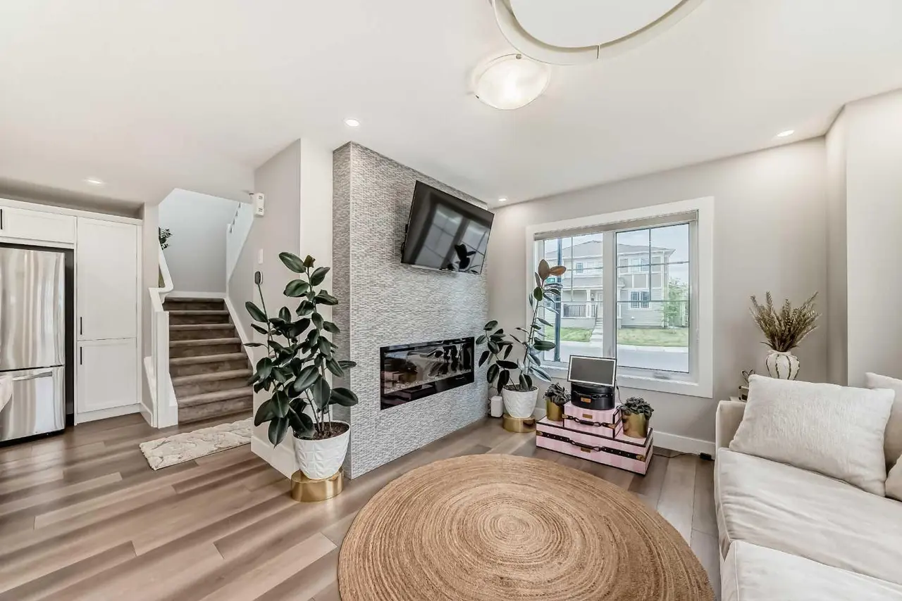 8 Yorkville Link SW
