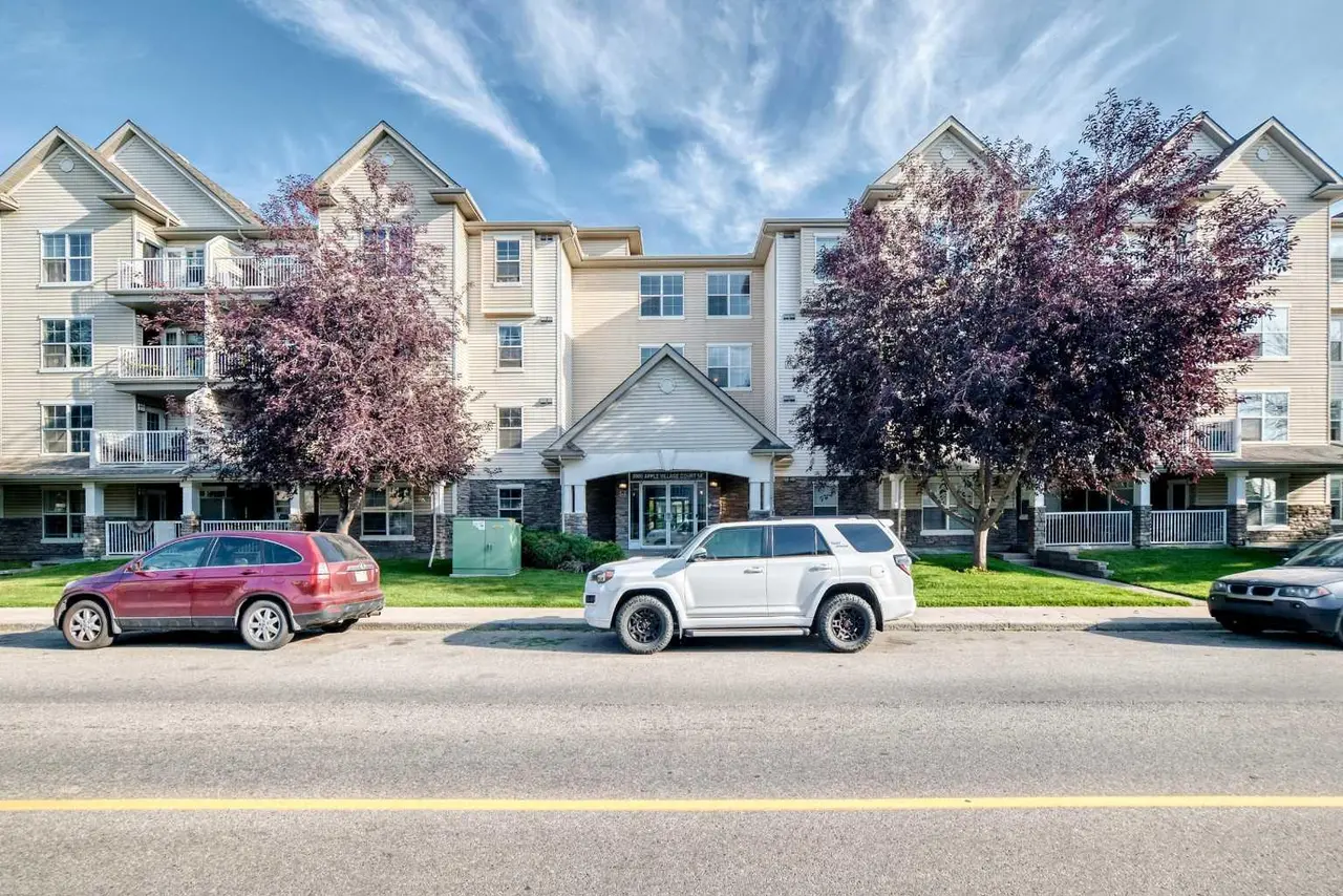 411, 2000 Applevillage Court SE
