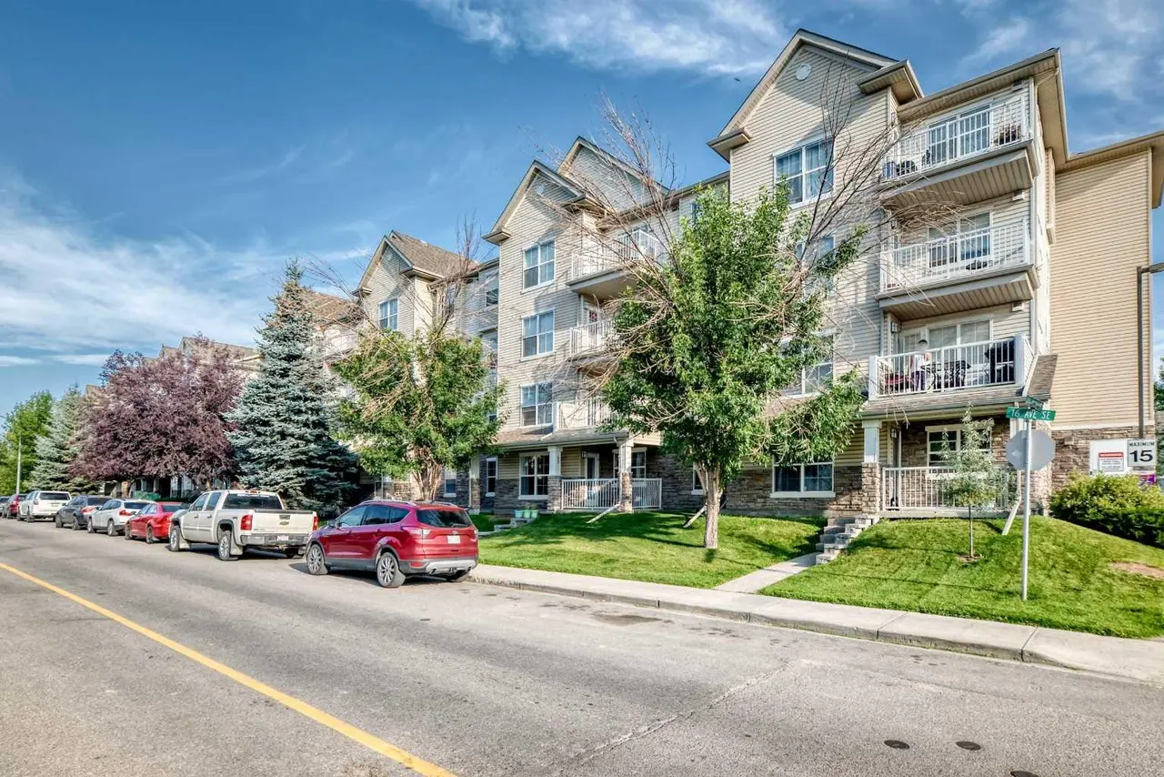 411, 2000 Applevillage Court SE