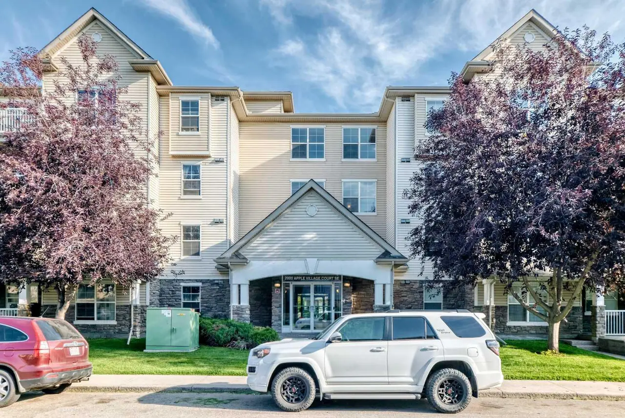 411, 2000 Applevillage Court SE