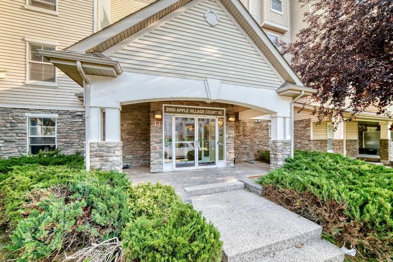 411, 2000 Applevillage Court SE