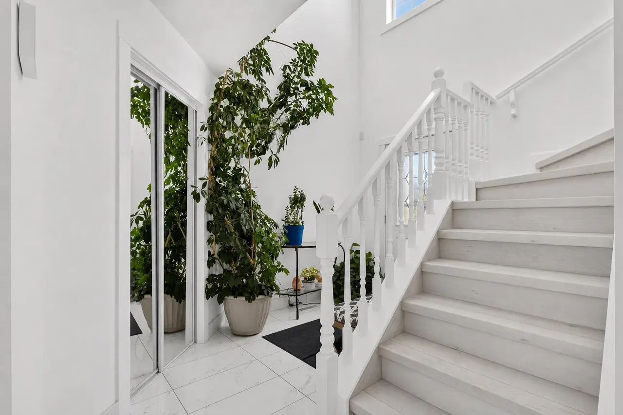 53 Martha's Place NE