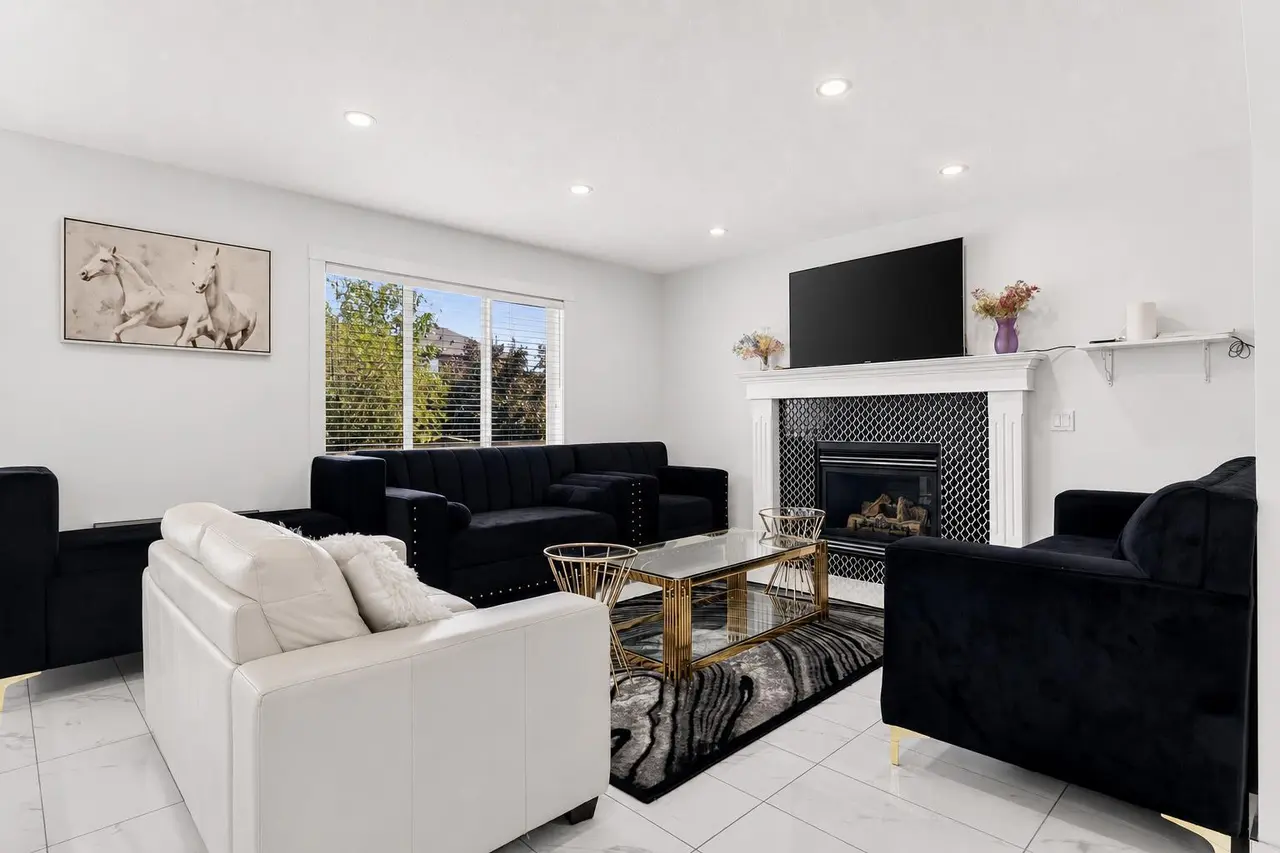 53 Martha's Place NE