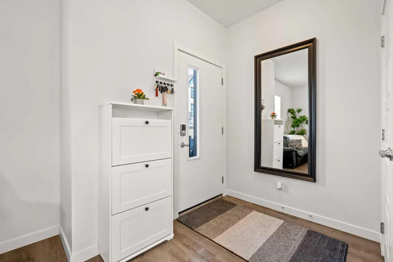 108, 75 Evanscrest Common NW