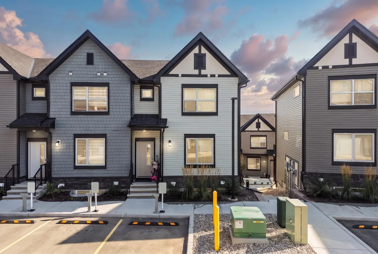 108, 75 Evanscrest Common NW