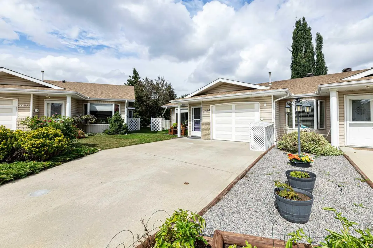 4634 42 Street Crescent 