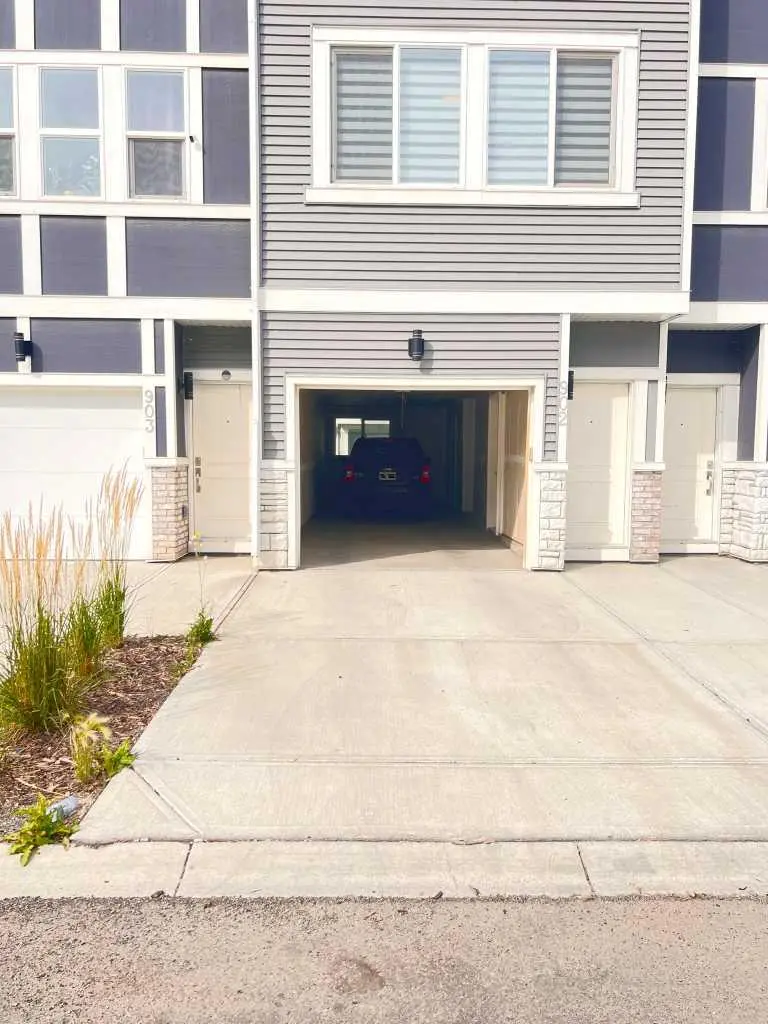 902, 33 Merganser Drive W