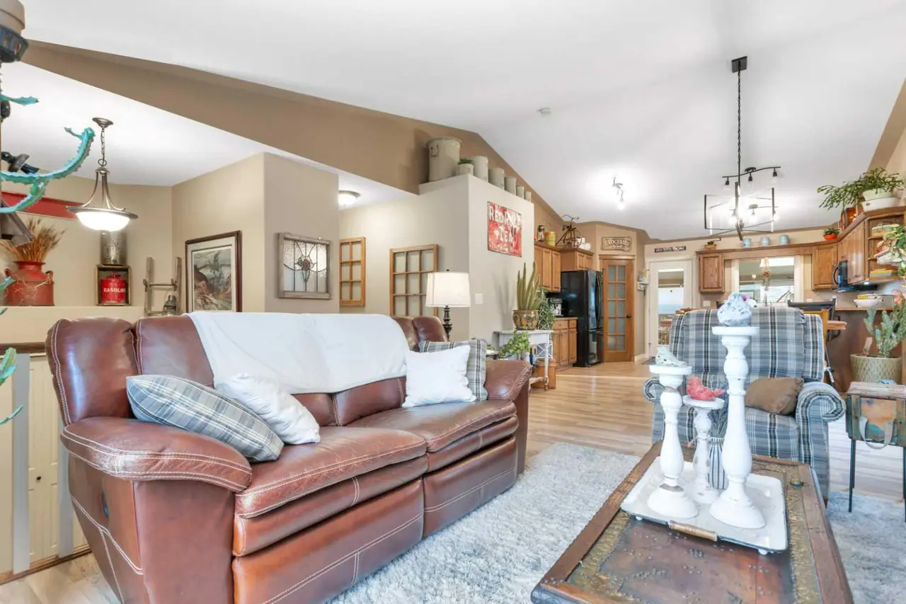 52 Irving Crescent 