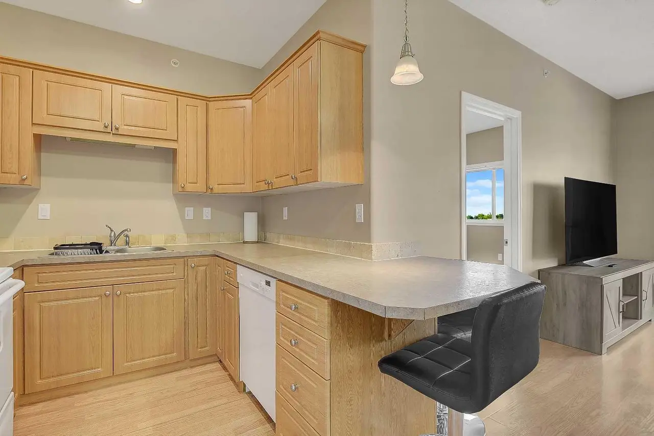 405, 9221 Lakeland Drive 