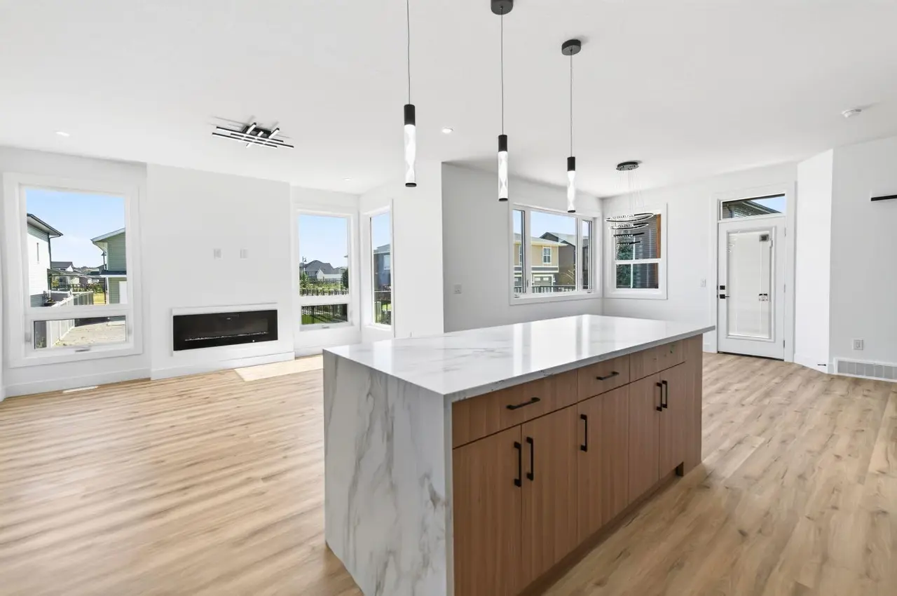 33 Thatcher Avenue 