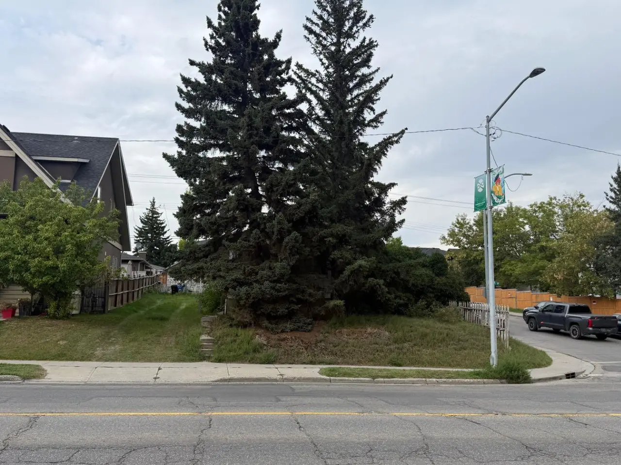 1902 33 Avenue SW