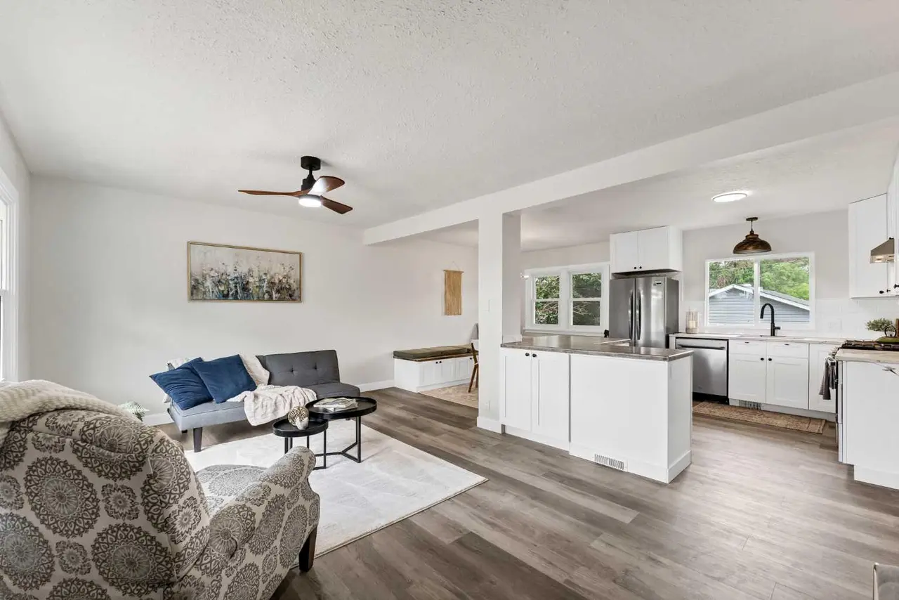 1005 Bullivant Crescent SW