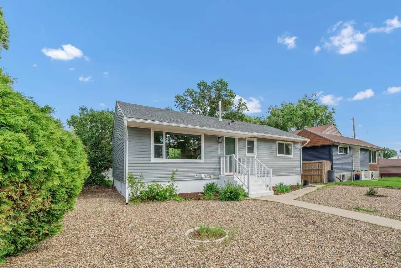 1005 Bullivant Crescent SW