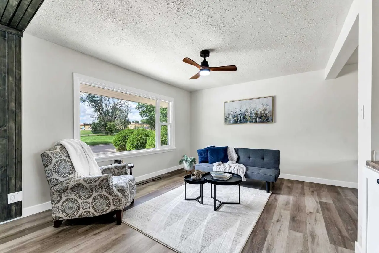 1005 Bullivant Crescent SW
