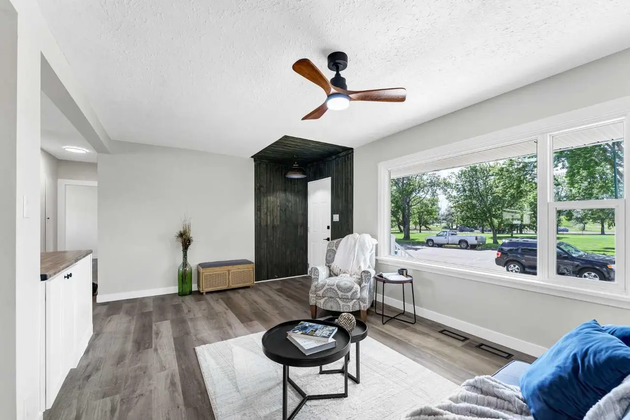 1005 Bullivant Crescent SW