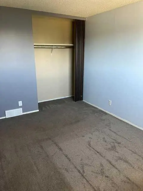 9 Sheridan Road W
