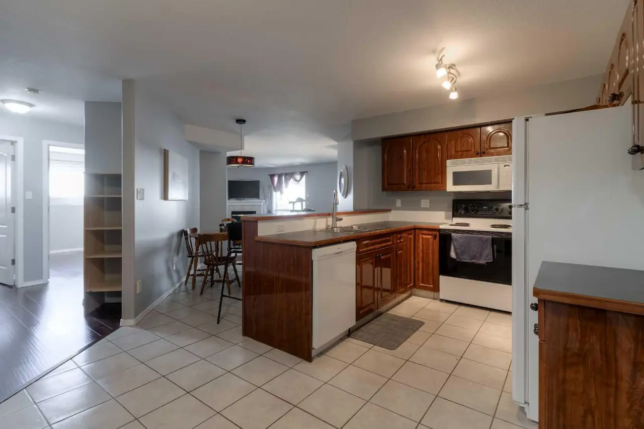 213, 23 Chilcotin Lane W