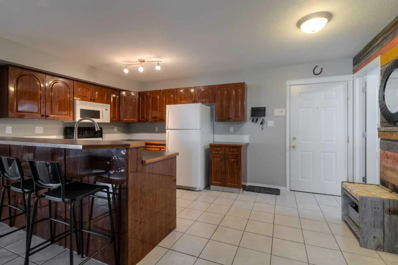 213, 23 Chilcotin Lane W